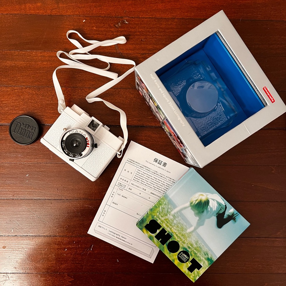 Lomography mini diana white